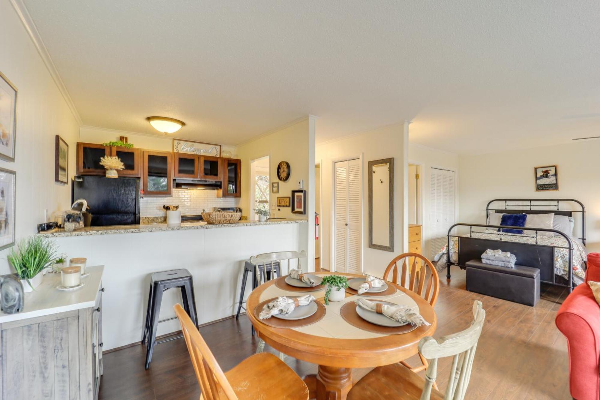 Beech Mountain Studio With Balcony Less Than 1 Mi To Skiing! Buitenkant foto