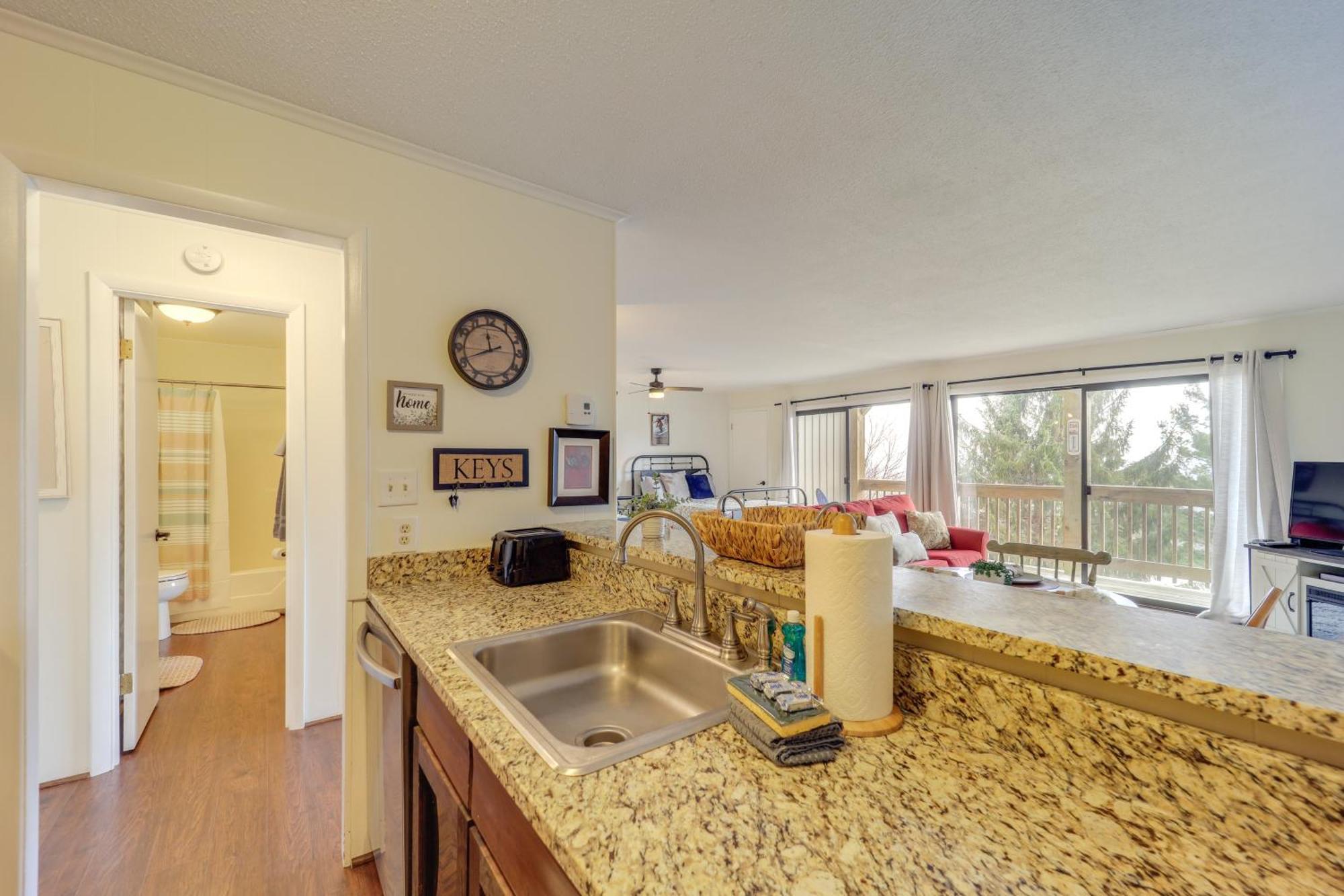 Beech Mountain Studio With Balcony Less Than 1 Mi To Skiing! Buitenkant foto